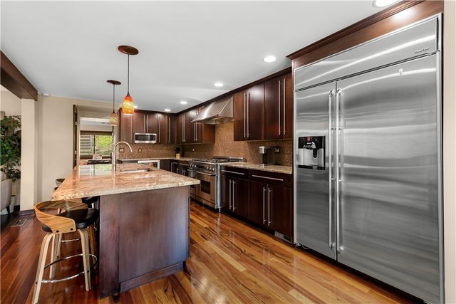 1122 Hillsview Ter, Green Tree, PA 15220