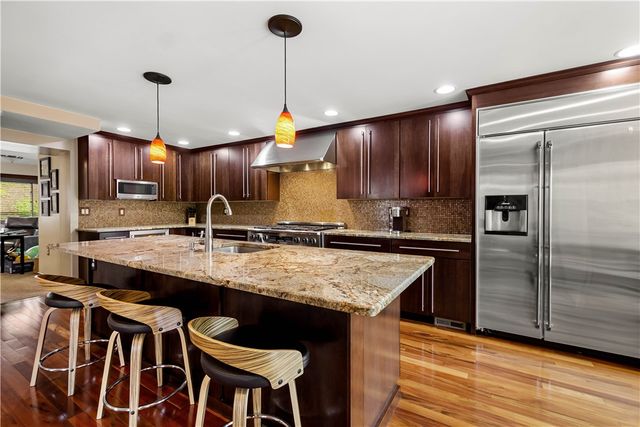 1122 Hillsview Ter, Green Tree, PA 15220