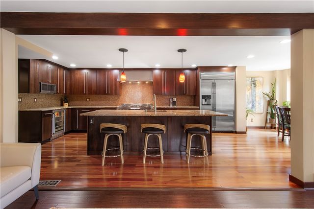 1122 Hillsview Ter, Green Tree, PA 15220