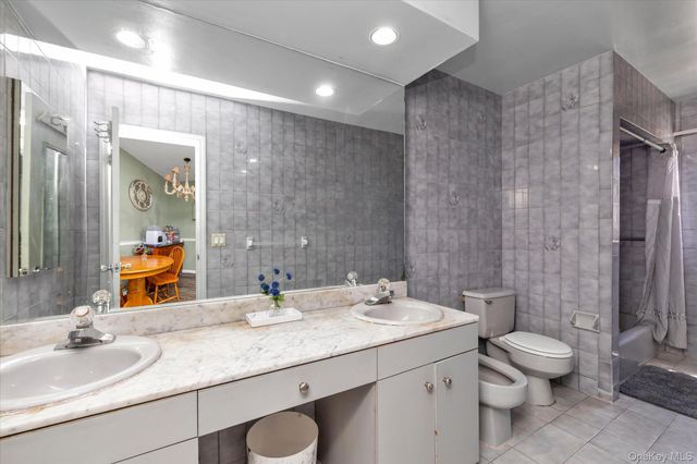 1118 W Broadway, Hewlett, NY 11557
