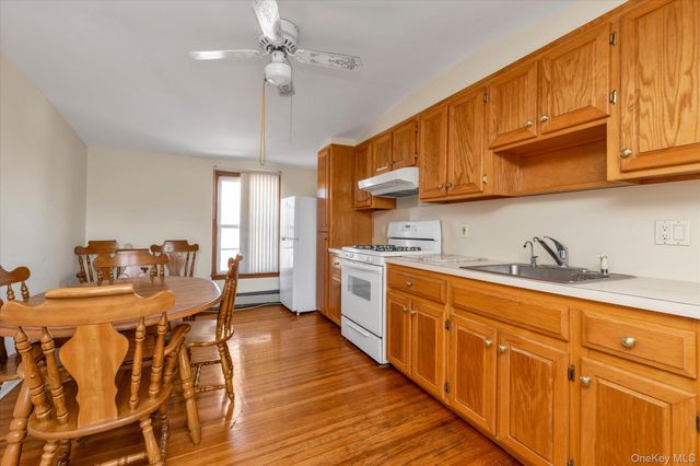 1118 W Broadway, Hewlett, NY 11557