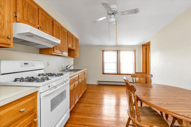1118 W Broadway, Hewlett, NY 11557