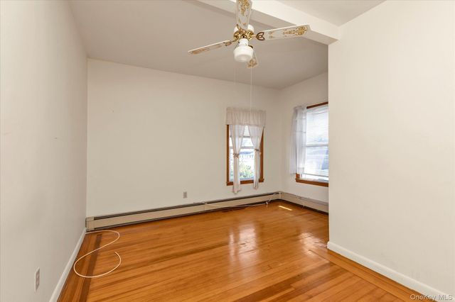 1118 W Broadway, Hewlett, NY 11557