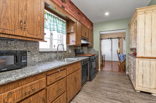 1118 W Broadway, Hewlett, NY 11557