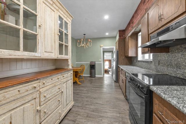 1118 W Broadway, Hewlett, NY 11557