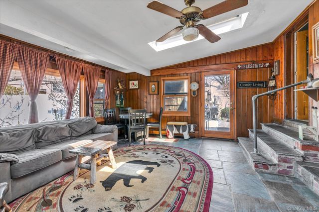 1118 W Broadway, Hewlett, NY 11557