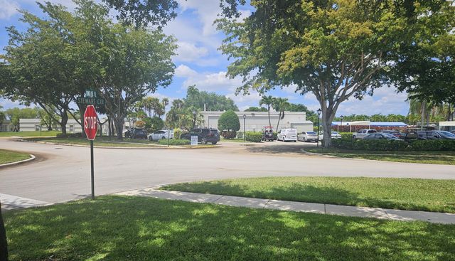 18999 Stewart Circle 8, Boca Raton, FL 33496