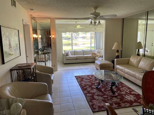 18999 Stewart Circle 8, Boca Raton, FL 33496