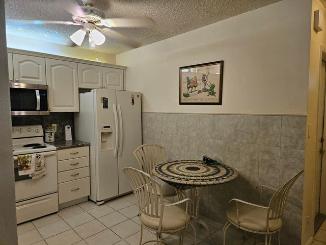 18999 Stewart Circle 8, Boca Raton, FL 33496