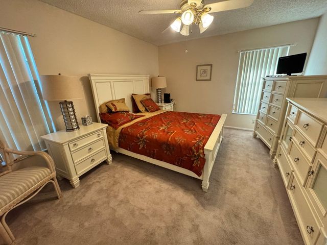 18999 Stewart Circle 8, Boca Raton, FL 33496