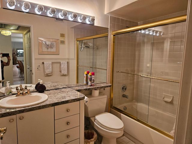 18999 Stewart Circle 8, Boca Raton, FL 33496