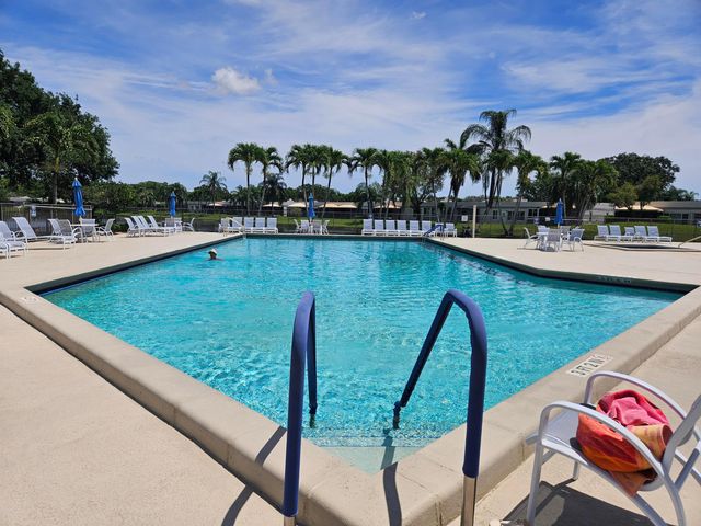 18999 Stewart Circle 8, Boca Raton, FL 33496