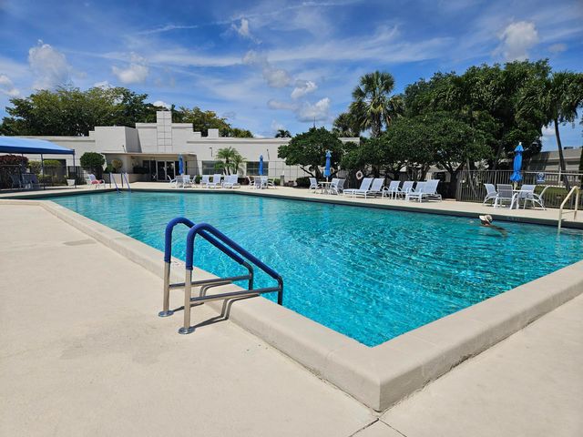 18999 Stewart Circle 8, Boca Raton, FL 33496