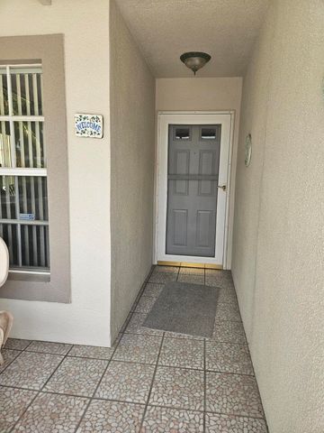 18999 Stewart Circle 8, Boca Raton, FL 33496