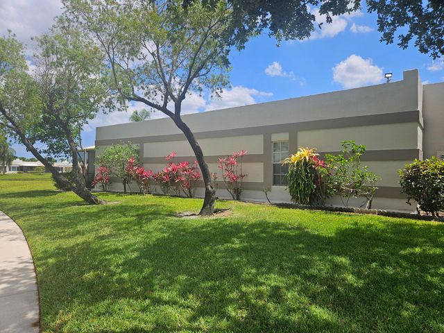 18999 Stewart Circle 8, Boca Raton, FL 33496