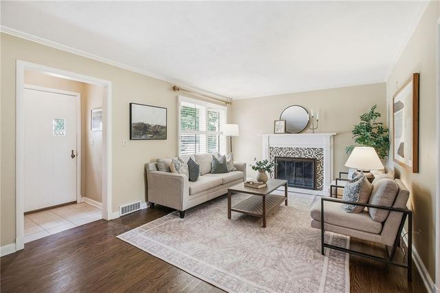 5401 Canterbury Road, Fairway, KS 66205