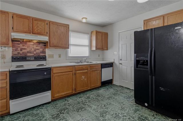 4579 Cripplecreek Court, Fayetteville, NC 28306