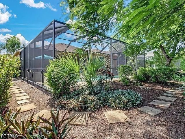 833 Mount Hood CT, Naples, FL 34104