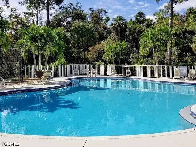 833 Mount Hood CT, Naples, FL 34104