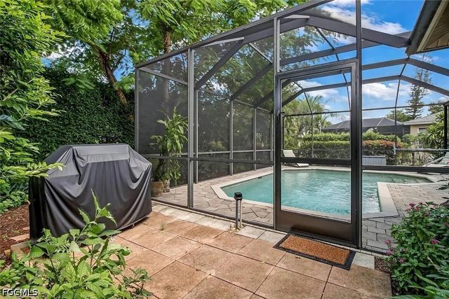 833 Mount Hood CT, Naples, FL 34104