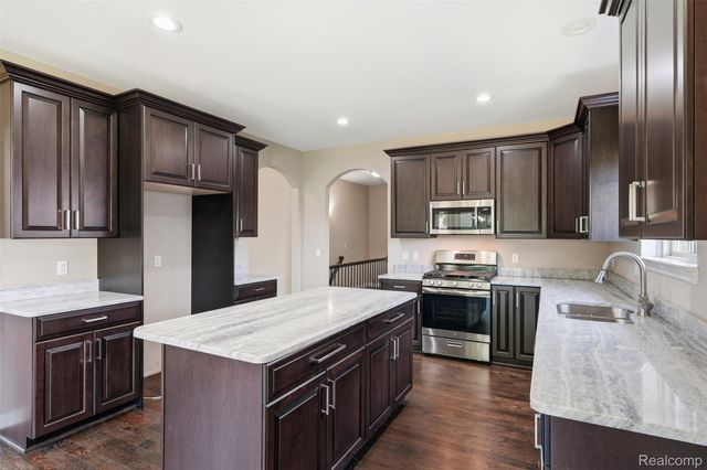 7419 Park Terrace Lane, Shelby Charter Township, MI 48317