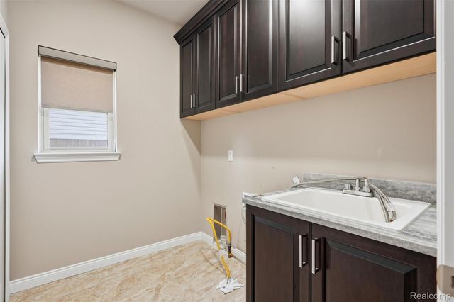 7419 Park Terrace Lane, Shelby Charter Township, MI 48317