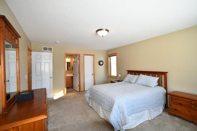 6075 Granite Drive NW, Rochester, MN 55901