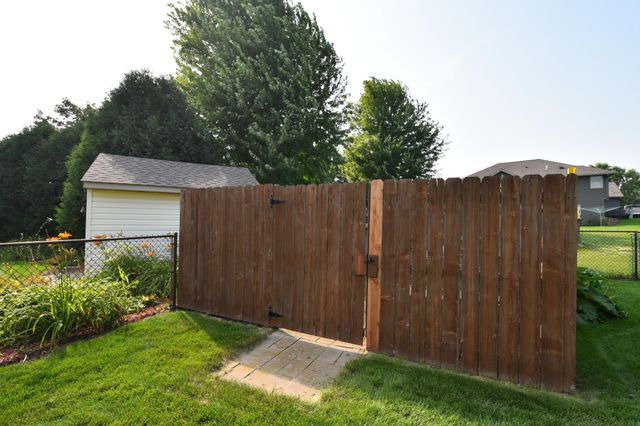 6075 Granite Drive NW, Rochester, MN 55901