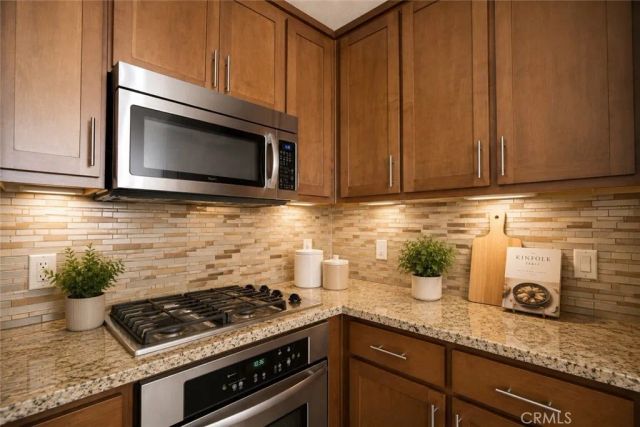 21301 Erwin Street 305, Woodland Hills, CA 91367