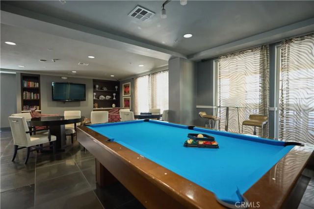 21301 Erwin Street 305, Woodland Hills, CA 91367