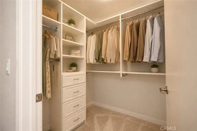 21301 Erwin Street 305, Woodland Hills, CA 91367