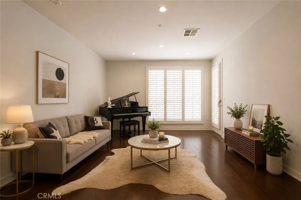 21301 Erwin Street 305, Woodland Hills, CA 91367