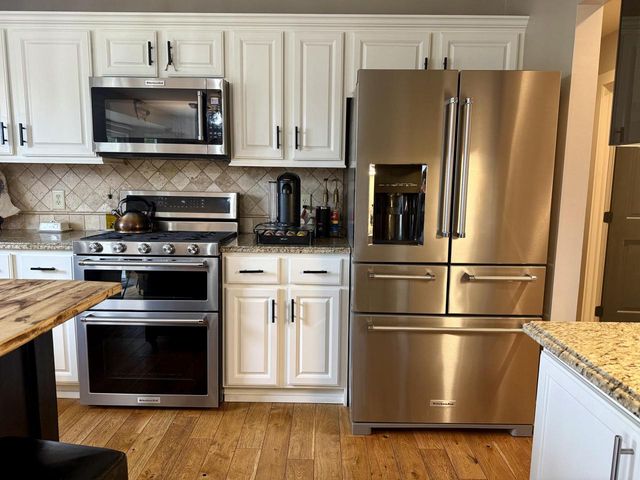 N61W14539 Brookside DRIVE, Menomonee Falls, WI 53051