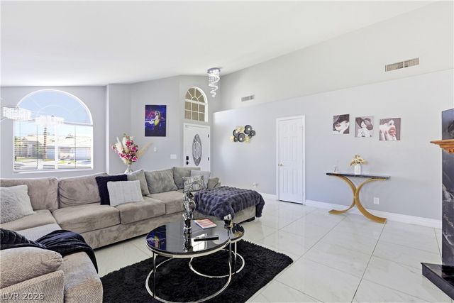 7535 Meadowoak Lane, Las Vegas, NV 89147