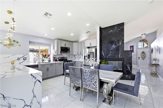 7535 Meadowoak Lane, Las Vegas, NV 89147