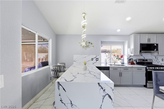 7535 Meadowoak Lane, Las Vegas, NV 89147