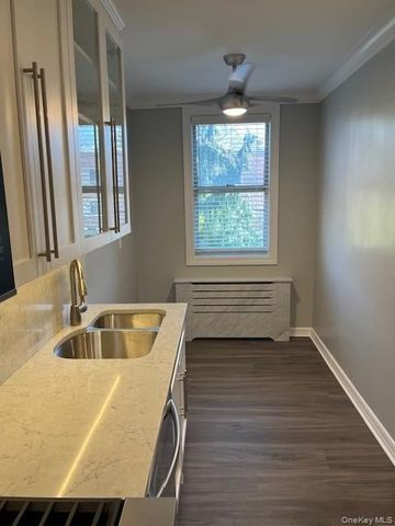 257 Cedarhurst Avenue A10, Cedarhurst, NY 11516