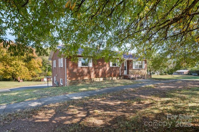 831 21st Street Drive SE, Hickory, NC 28602