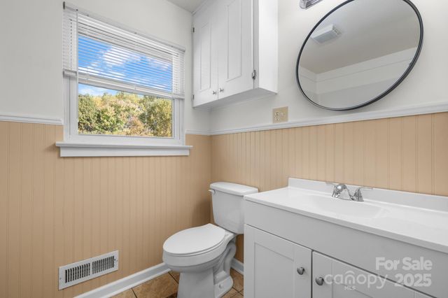 831 21st Street Drive SE, Hickory, NC 28602