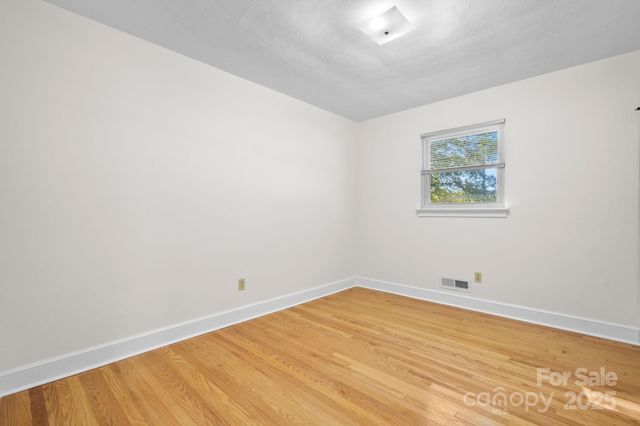 831 21st Street Drive SE, Hickory, NC 28602