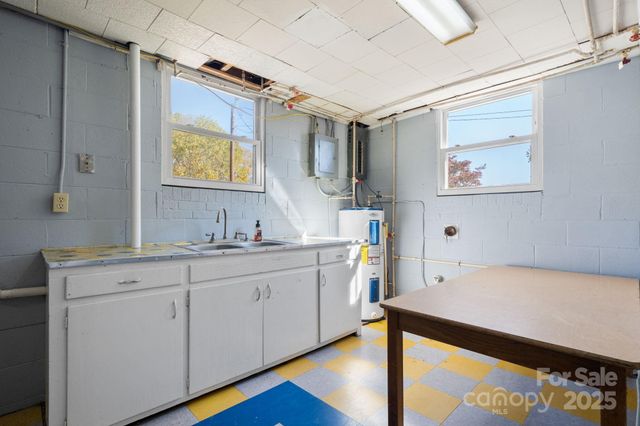 831 21st Street Drive SE, Hickory, NC 28602