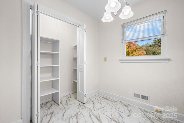 831 21st Street Drive SE, Hickory, NC 28602