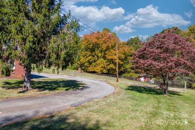 831 21st Street Drive SE, Hickory, NC 28602