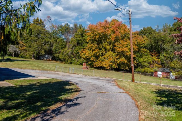 831 21st Street Drive SE, Hickory, NC 28602