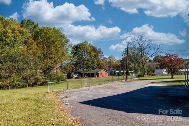 831 21st Street Drive SE, Hickory, NC 28602