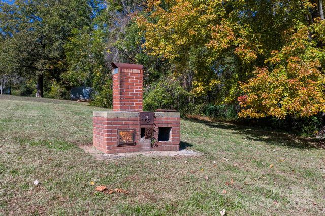 831 21st Street Drive SE, Hickory, NC 28602