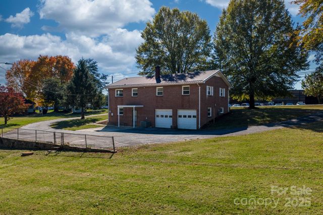 831 21st Street Drive SE, Hickory, NC 28602