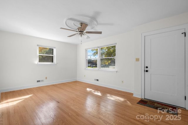 831 21st Street Drive SE, Hickory, NC 28602