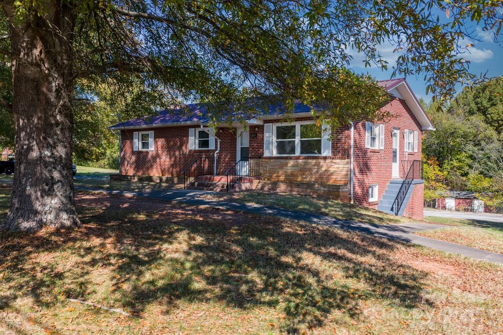 831 21st Street Drive SE, Hickory, NC 28602