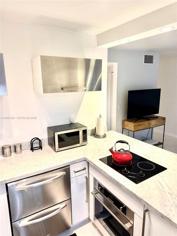 240 Collins Ave 4G, Miami Beach, FL 33139